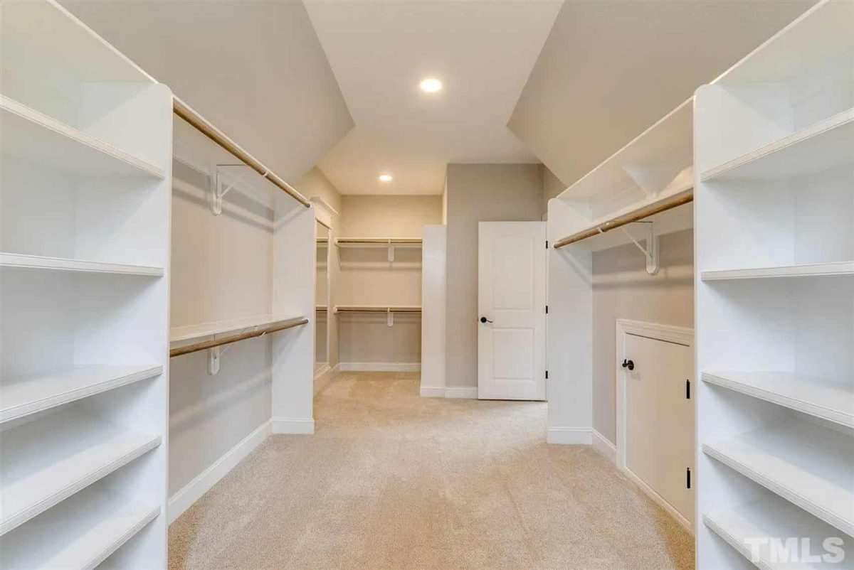 Luxury house Floor Plan with Open Concept and 3-Car Garage