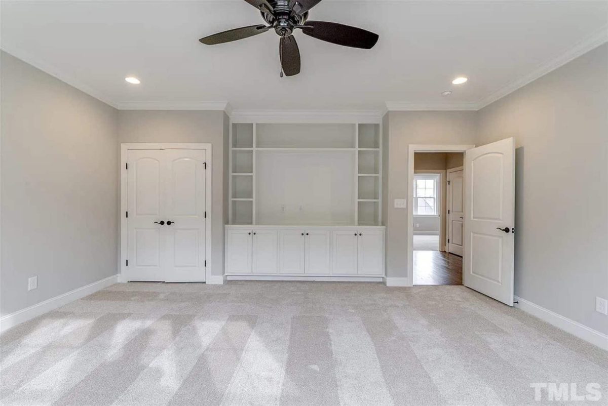 Luxury house Floor Plan with Open Concept and 3-Car Garage