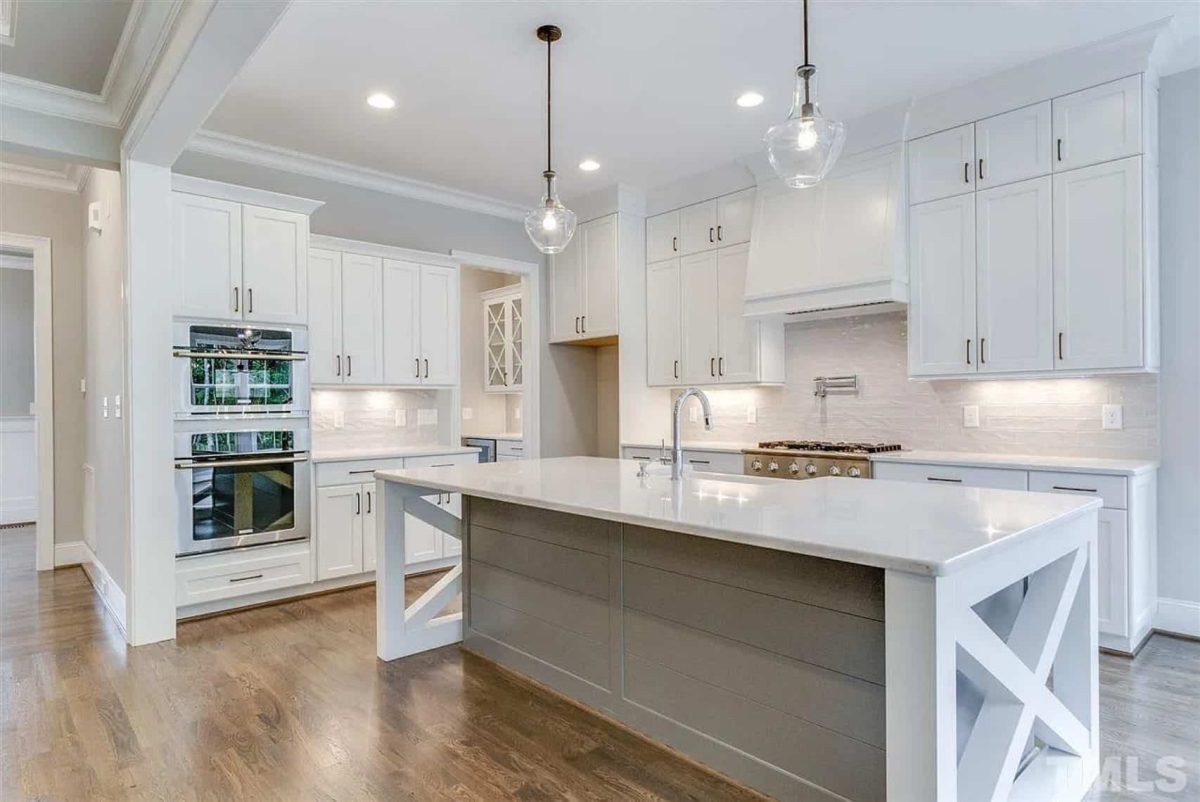 Luxury house Floor Plan with Open Concept and 3-Car Garage