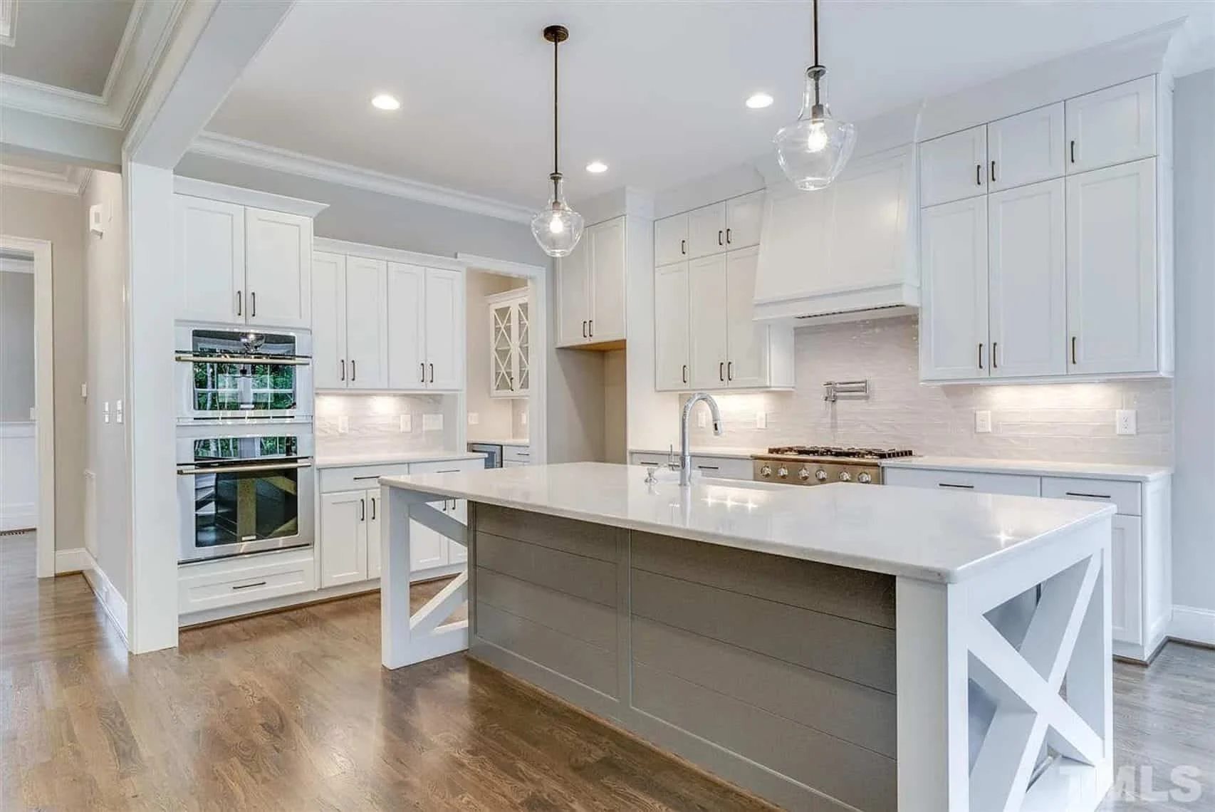 Luxury house Floor Plan with Open Concept and 3-Car Garage
