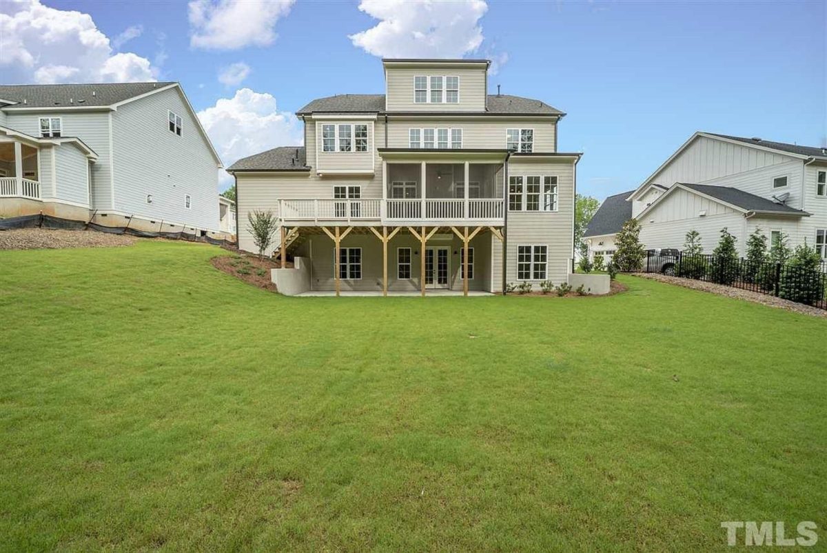 Luxury house Floor Plan with Open Concept and 3-Car Garage