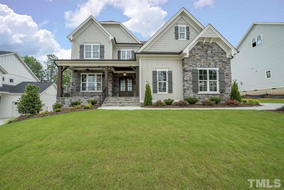 Luxury house Floor Plan with Open Concept and 3-Car Garage