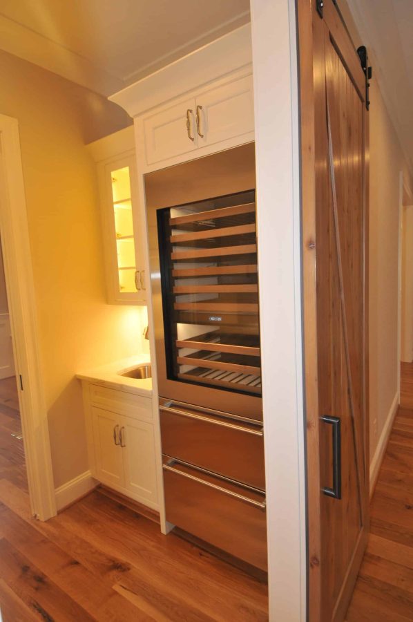 Elegant Traditional house Design with Detailed Floor Plan