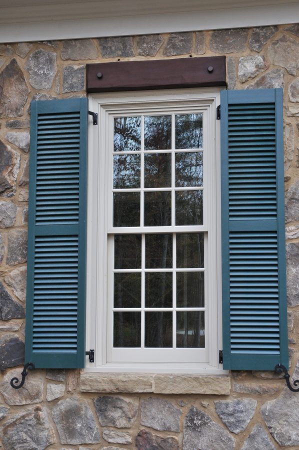 Elegant Traditional house Design with Detailed Floor Plan