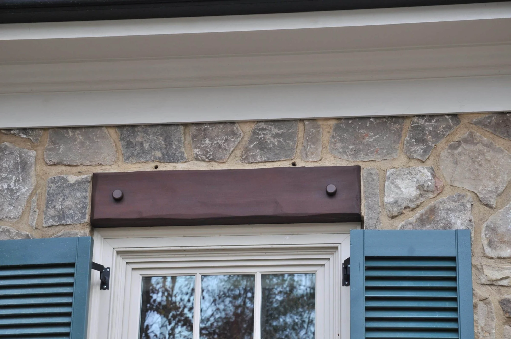 Elegant Traditional house Design with Detailed Floor Plan