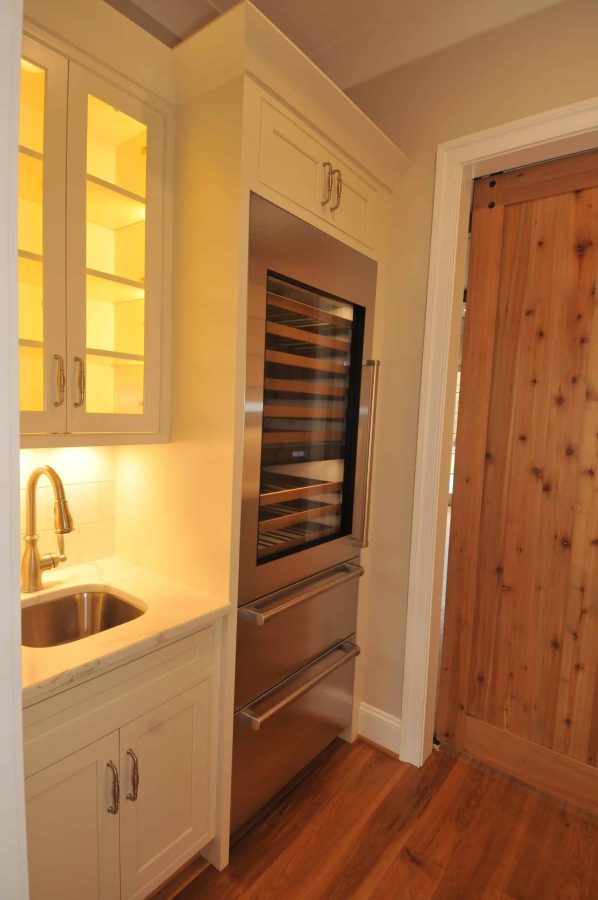 Elegant Traditional house Design with Detailed Floor Plan