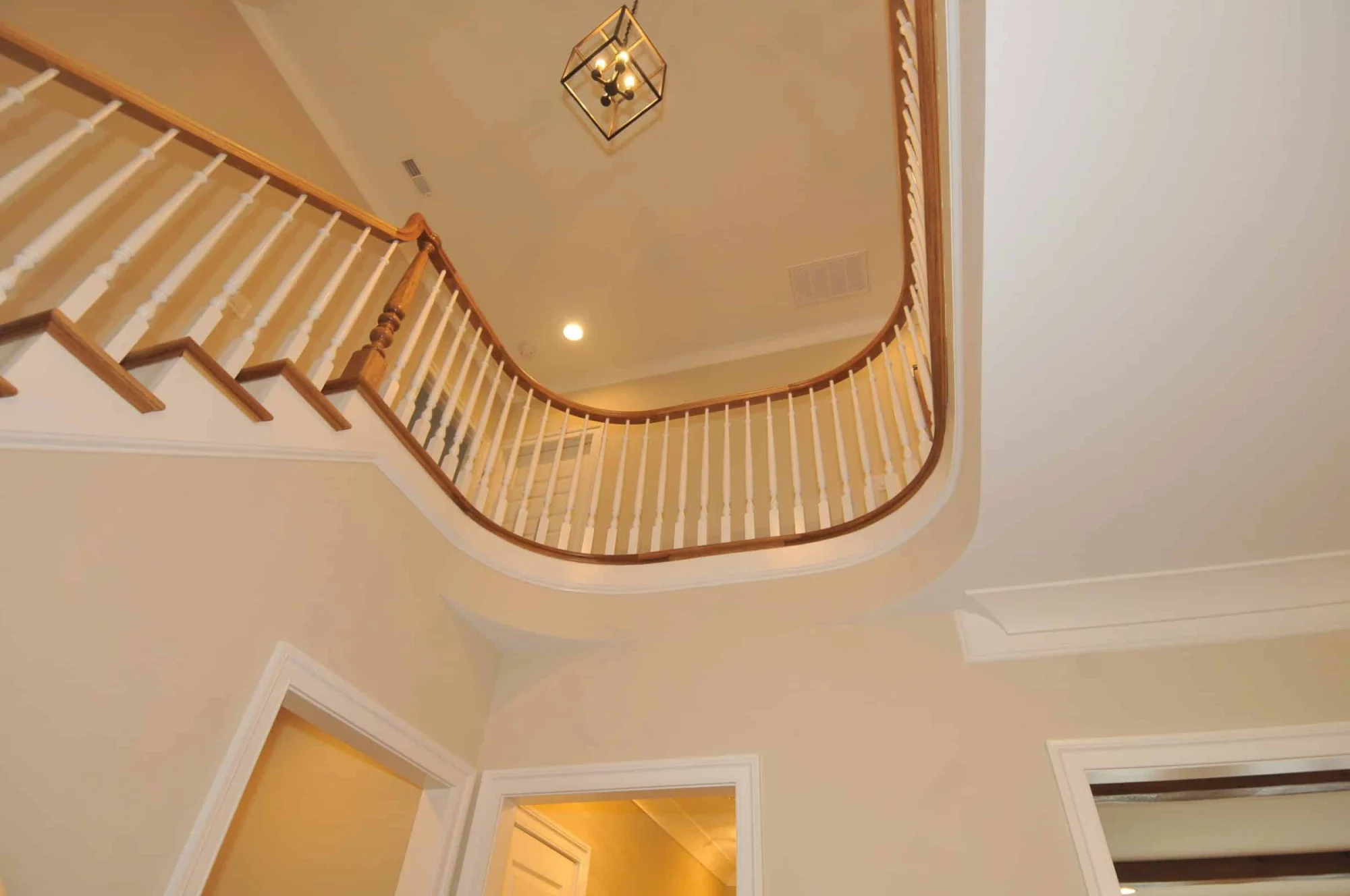 Elegant Traditional house Design with Detailed Floor Plan