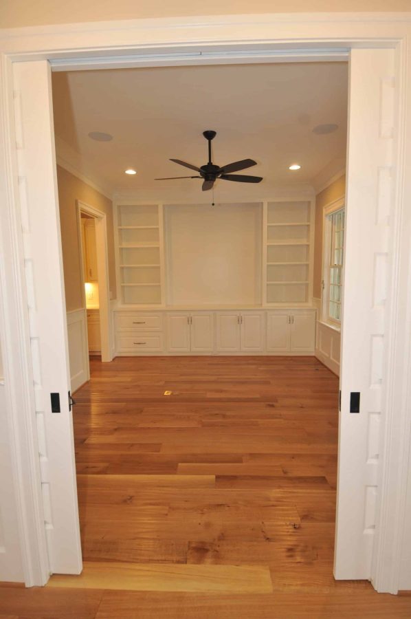 Elegant Traditional house Design with Detailed Floor Plan