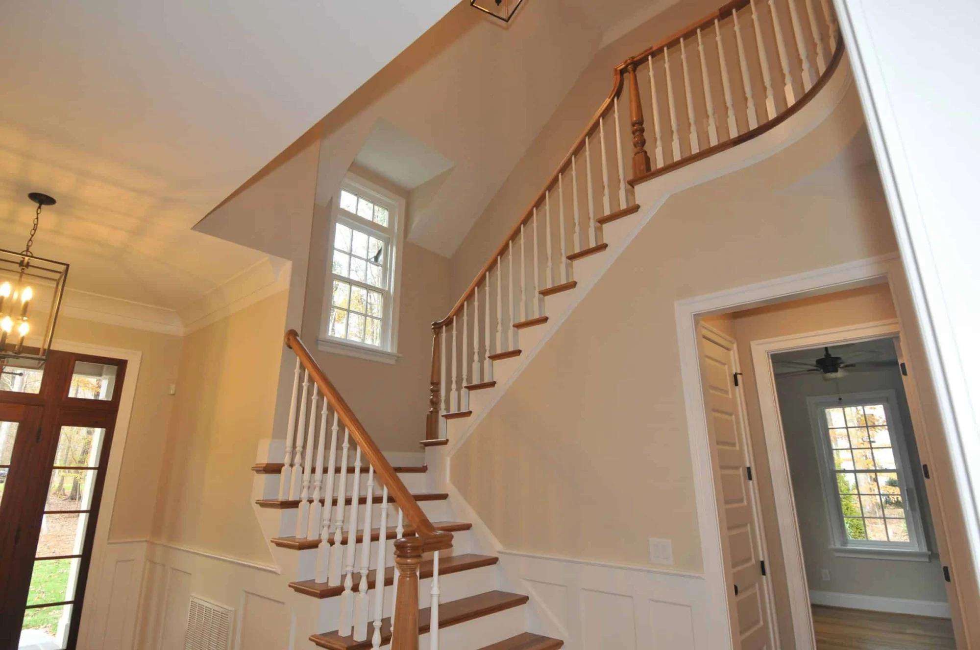 Elegant Traditional house Design with Detailed Floor Plan