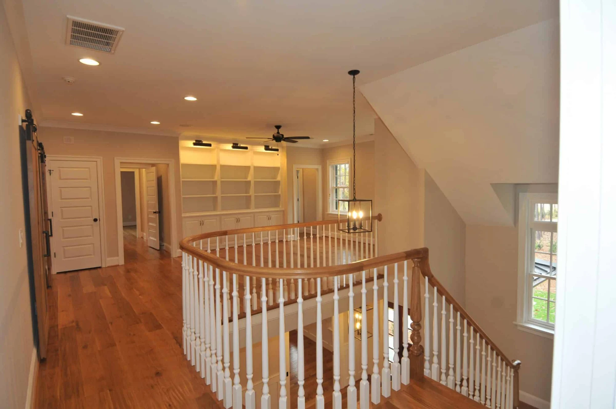 Elegant Traditional house Design with Detailed Floor Plan