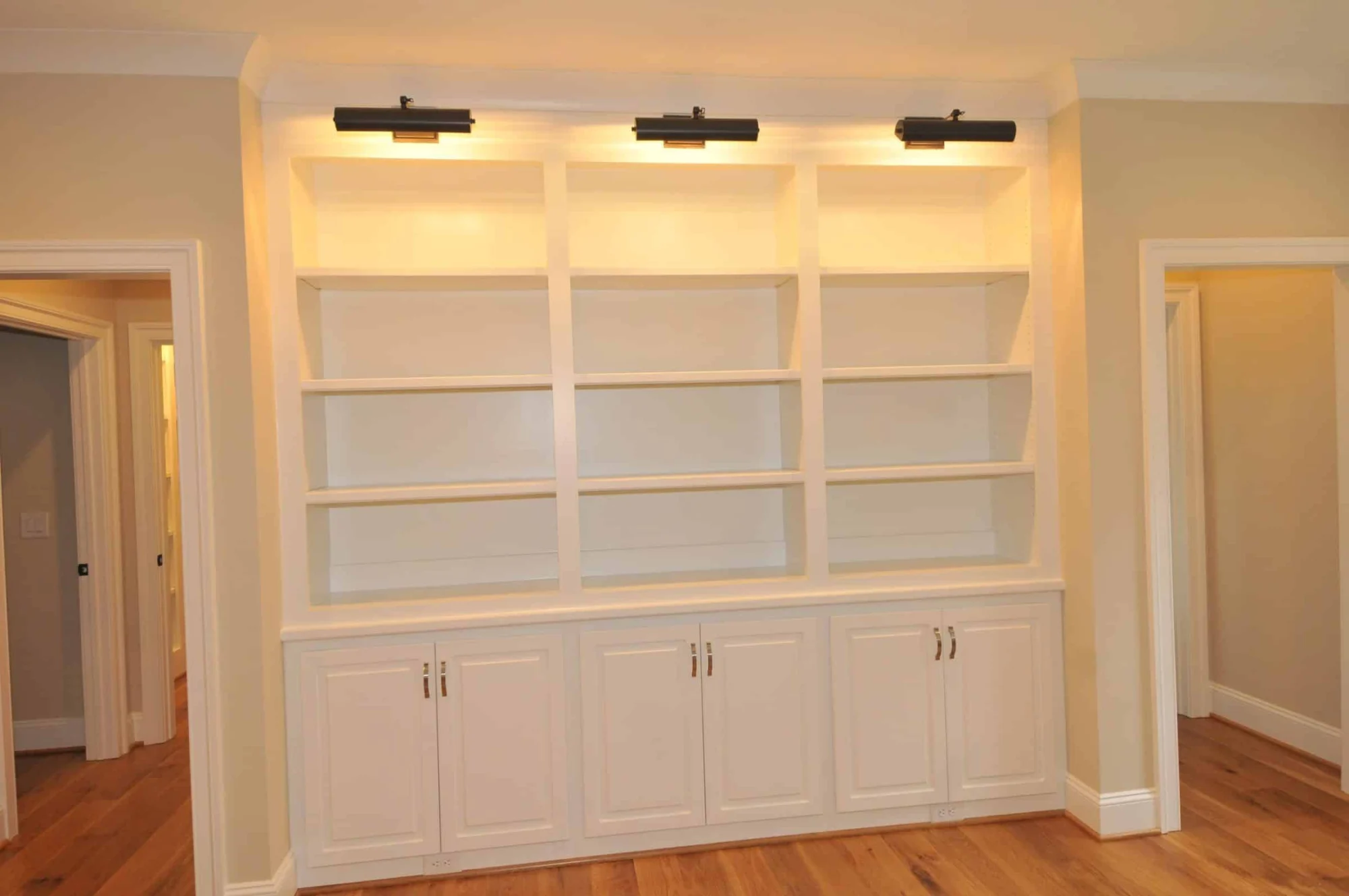 Elegant Traditional house Design with Detailed Floor Plan