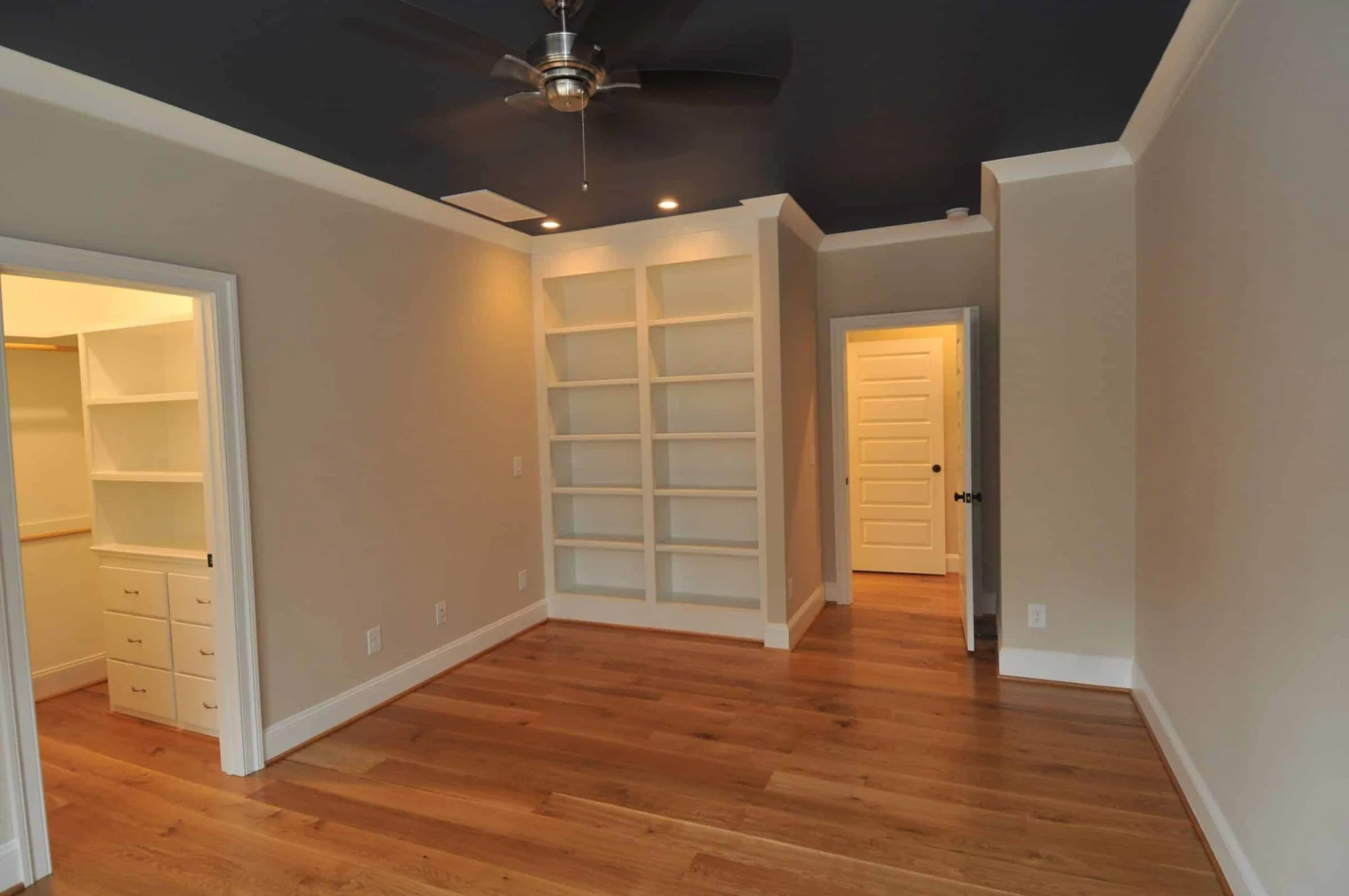 Elegant Traditional house Design with Detailed Floor Plan