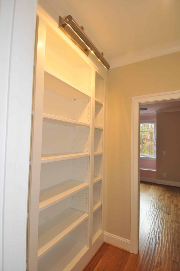 Elegant Traditional house Design with Detailed Floor Plan