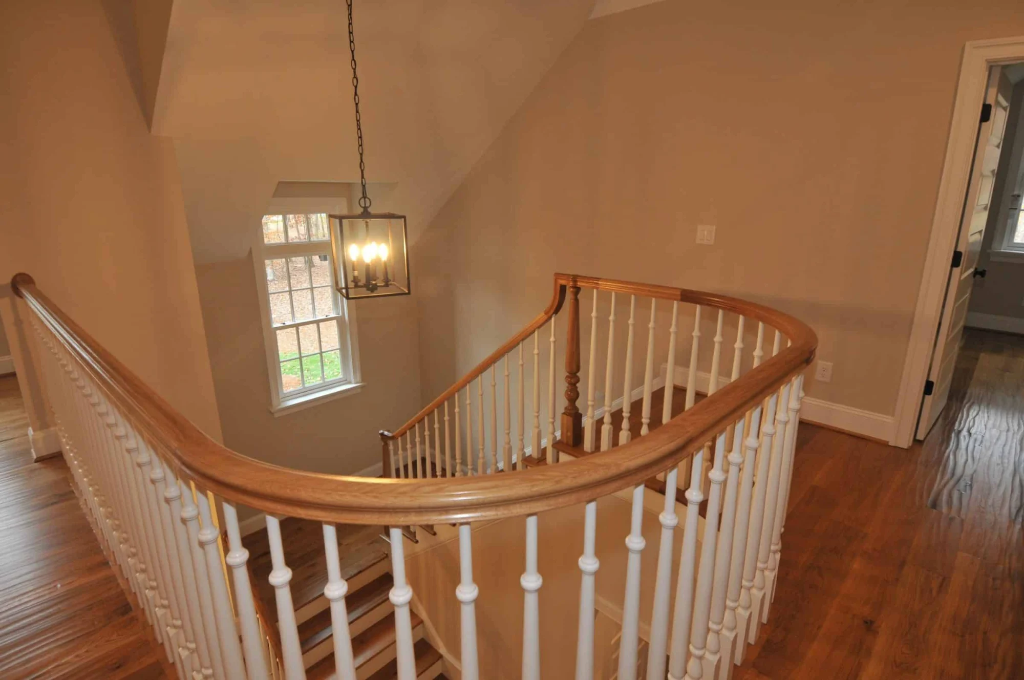 Elegant Traditional house Design with Detailed Floor Plan