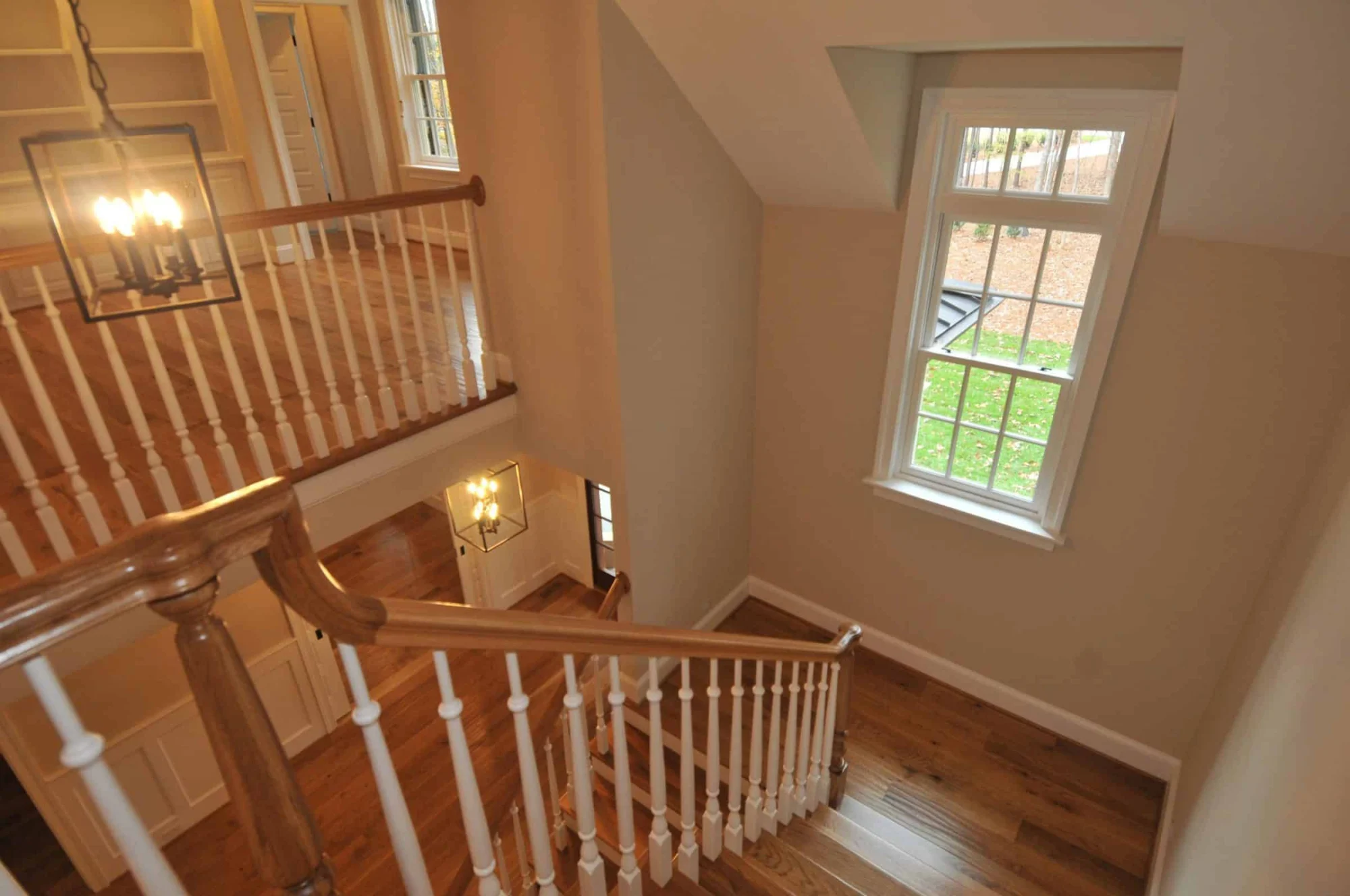 Elegant Traditional house Design with Detailed Floor Plan