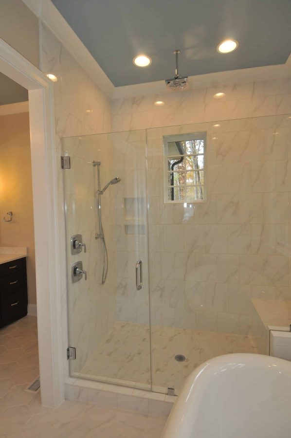 Elegant Traditional house Design with Detailed Floor Plan