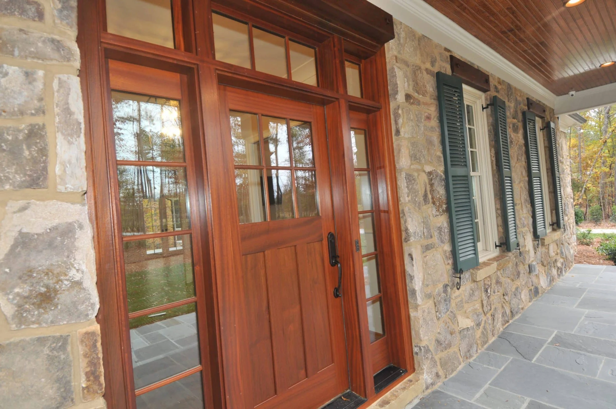 Elegant Traditional house Design with Detailed Floor Plan