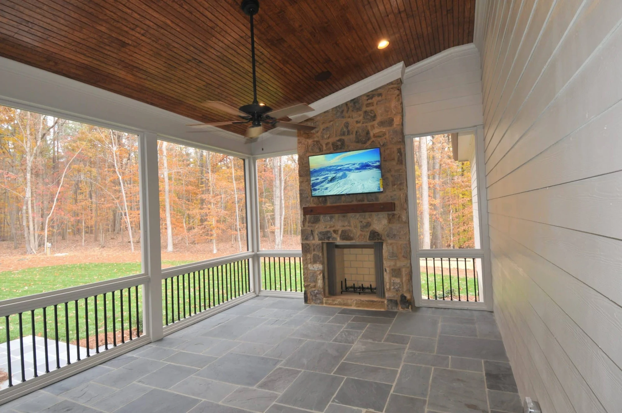 Elegant Traditional house Design with Detailed Floor Plan