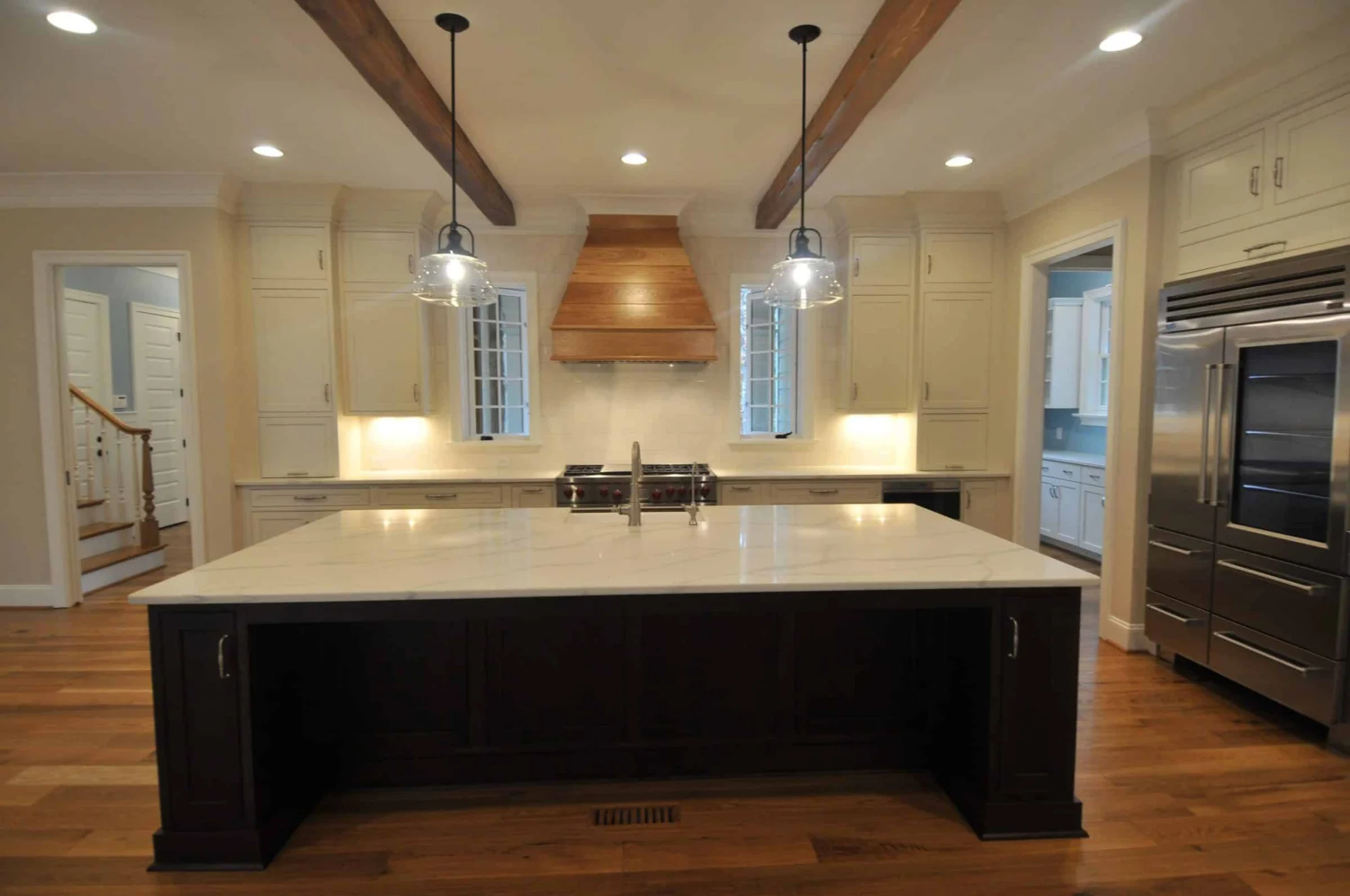 Elegant Traditional house Design with Detailed Floor Plan