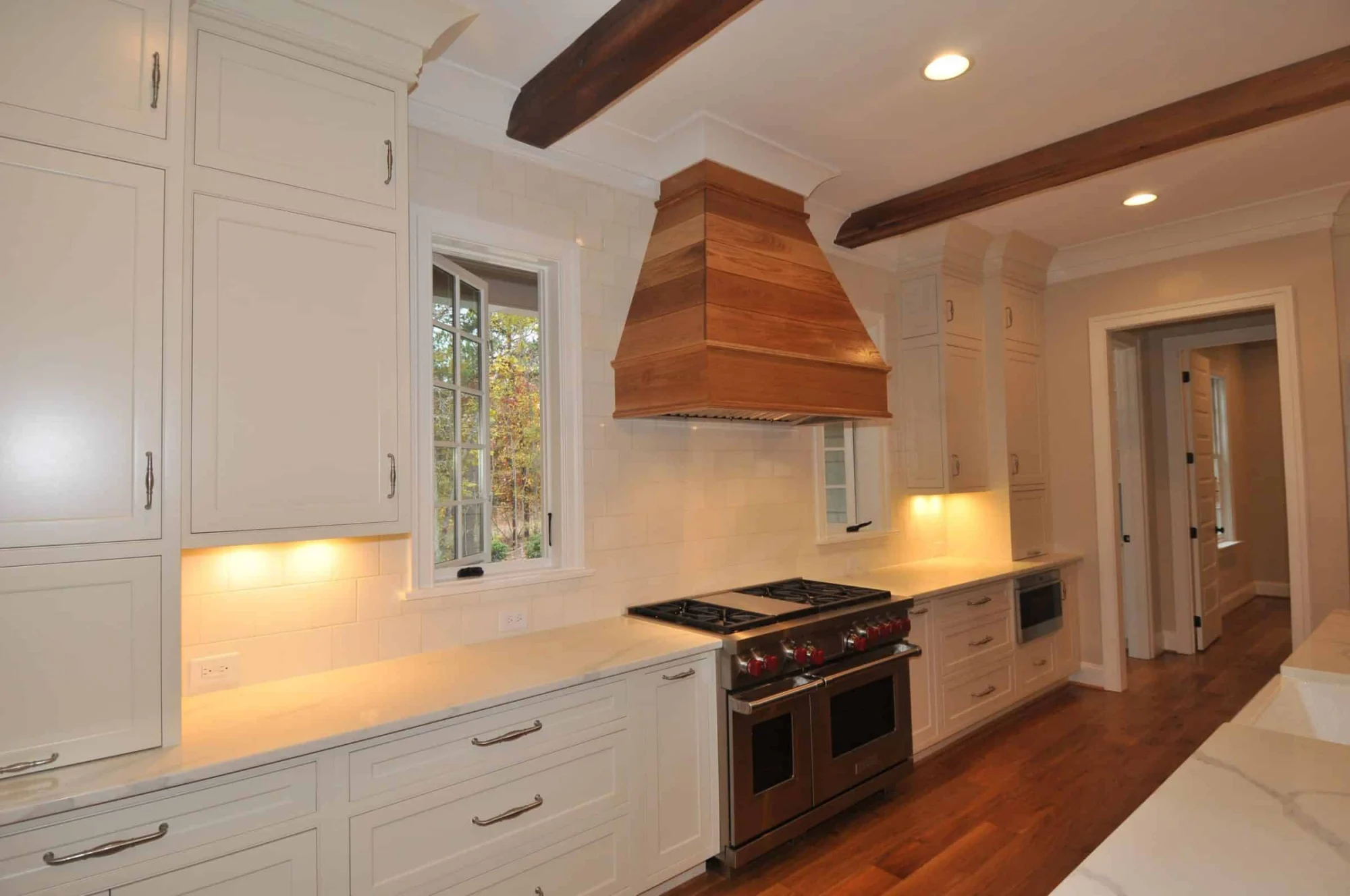 Elegant Traditional house Design with Detailed Floor Plan