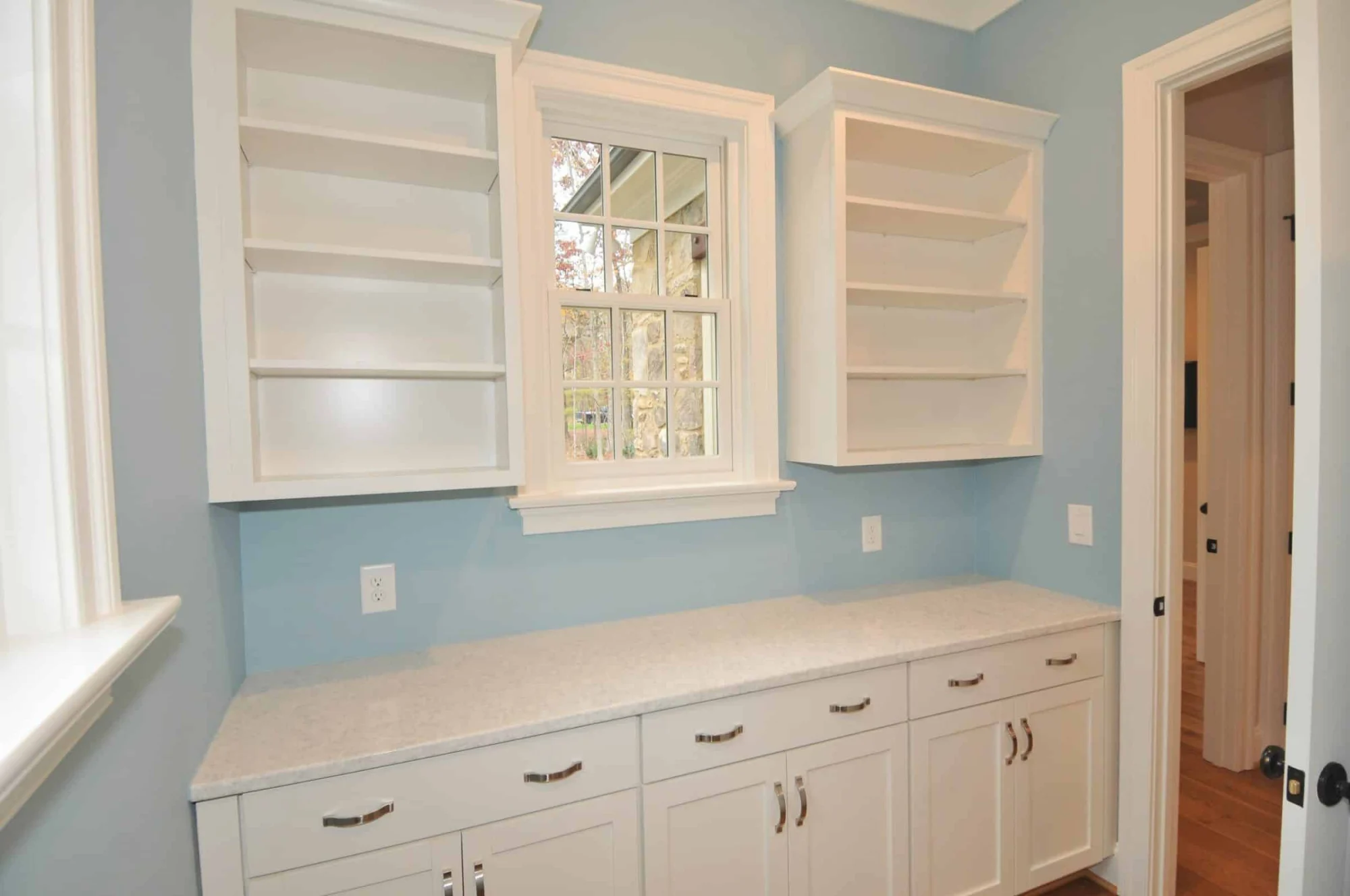 Elegant Traditional house Design with Detailed Floor Plan