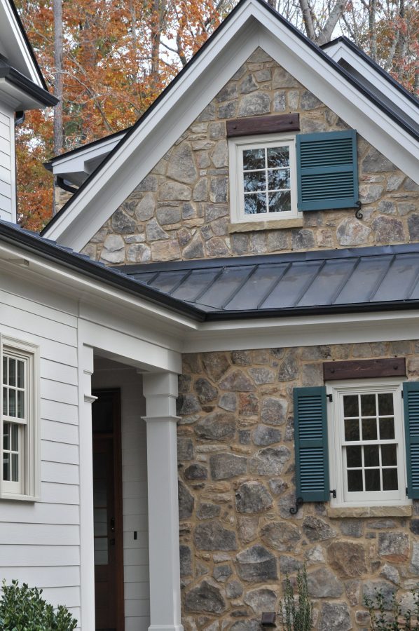 Elegant Traditional house Design with Detailed Floor Plan