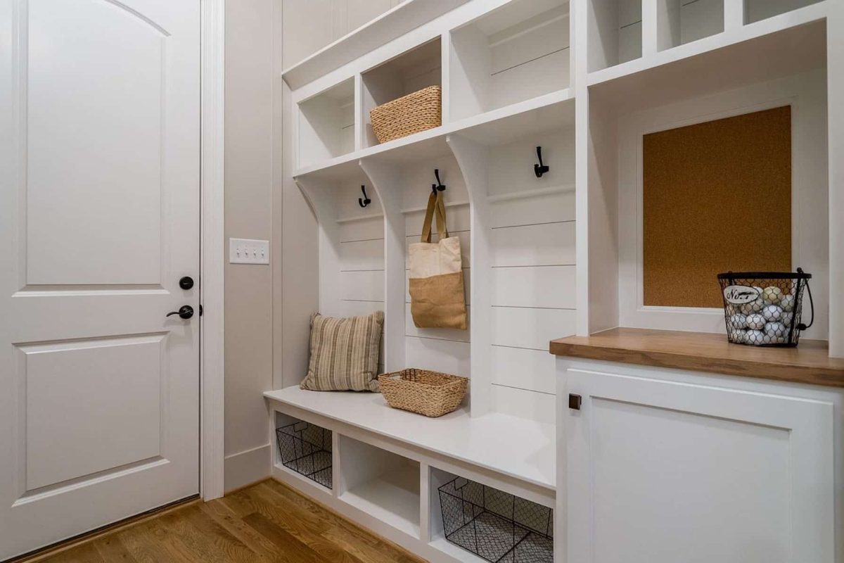 Gorgeous house Floor Plan with Craftsman Design