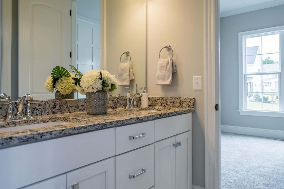 Gorgeous house Floor Plan with Craftsman Design