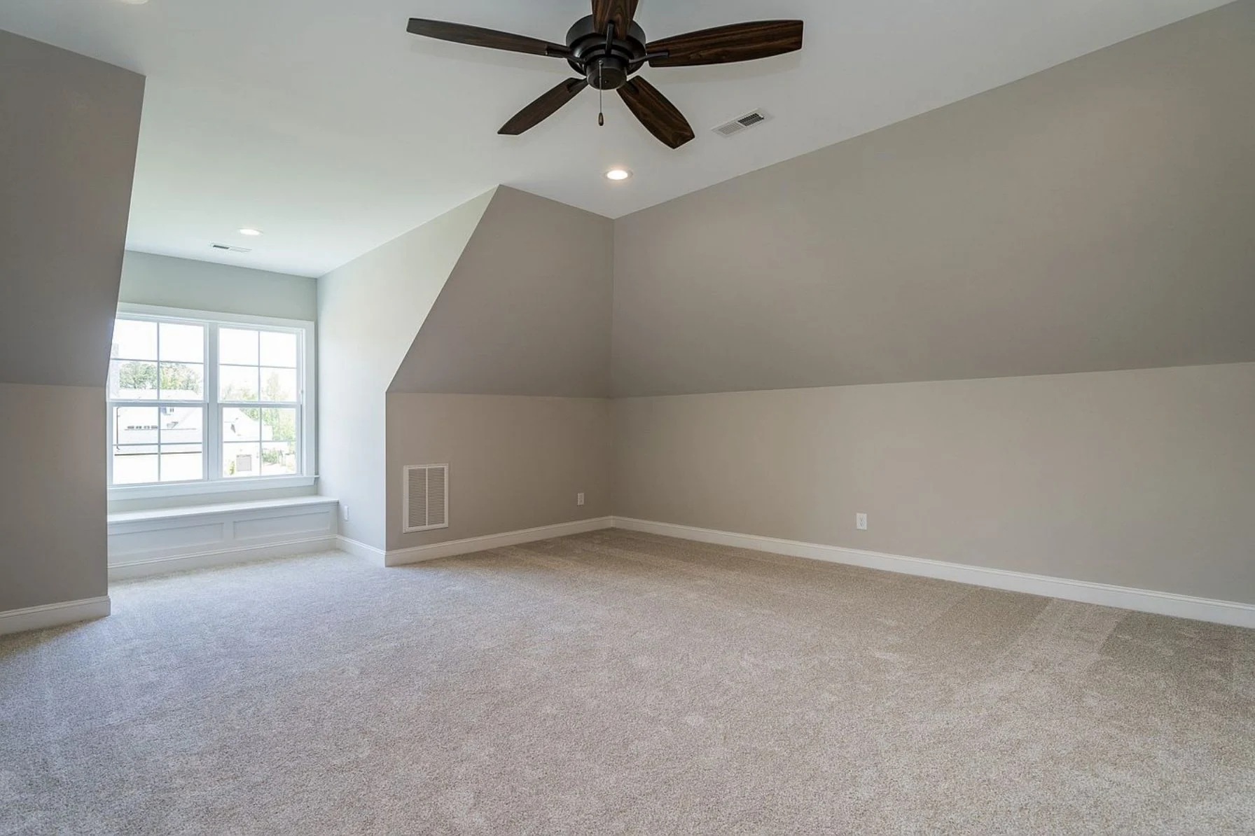 Gorgeous house Floor Plan with Craftsman Design