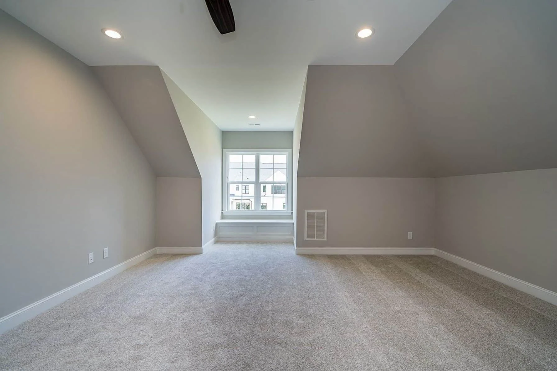 Gorgeous house Floor Plan with Craftsman Design