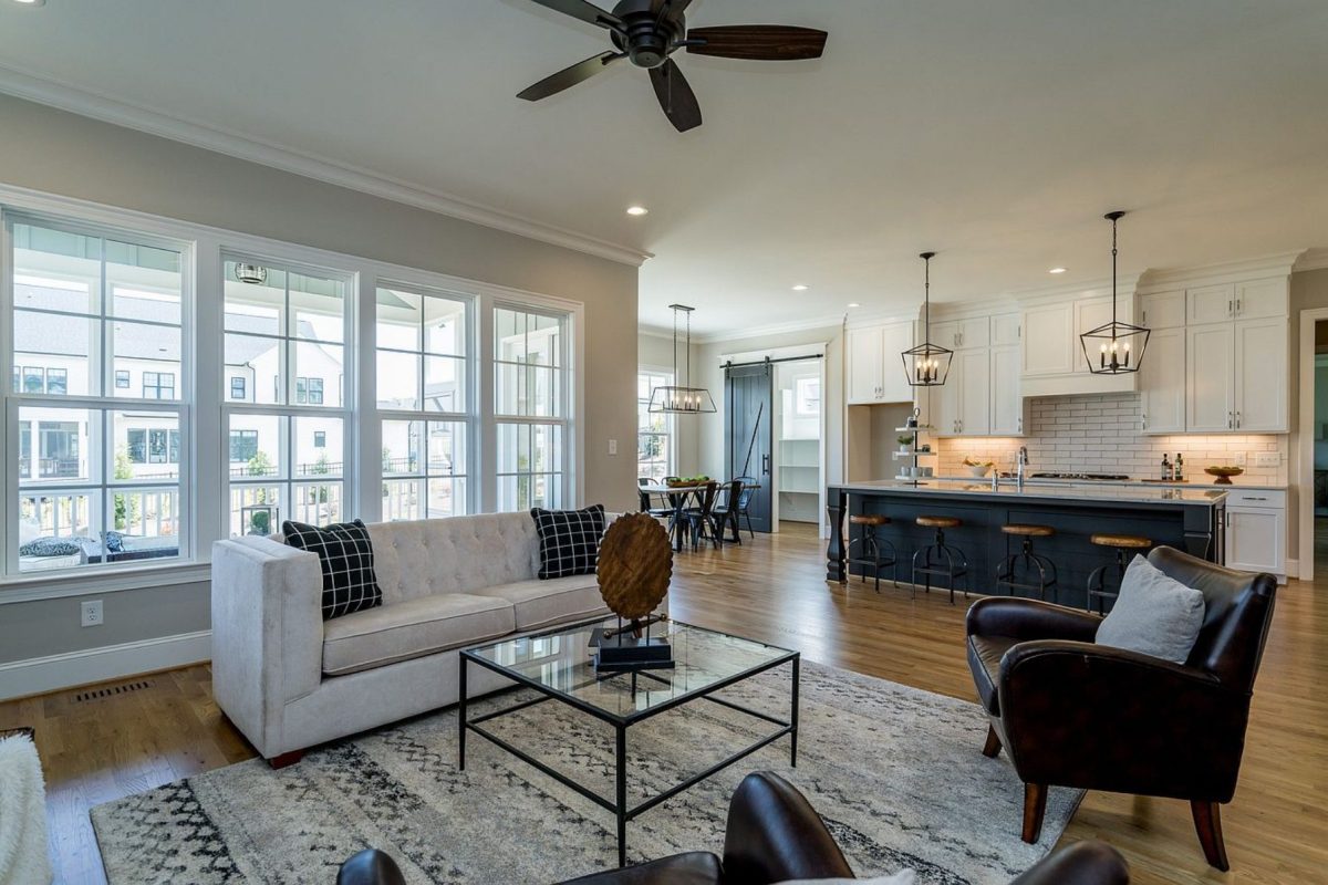 Gorgeous house Floor Plan with Craftsman Design