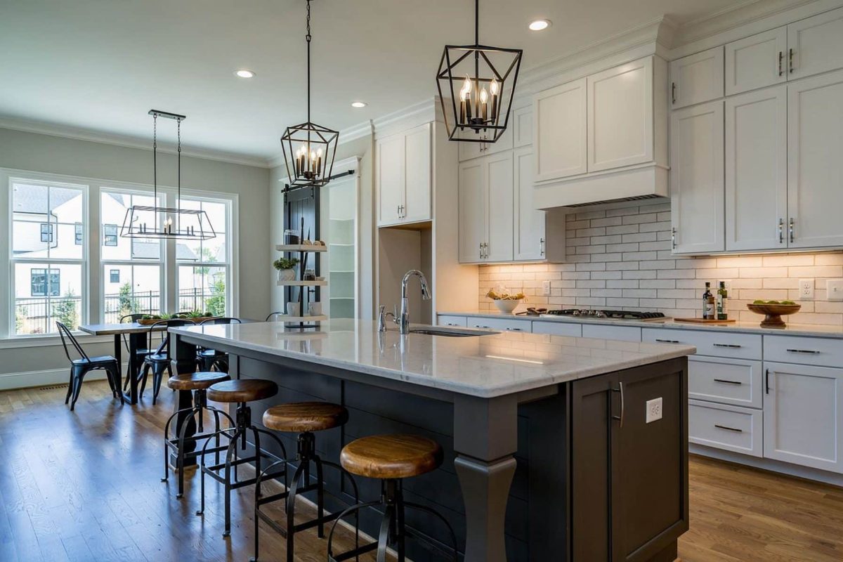 Gorgeous house Floor Plan with Craftsman Design