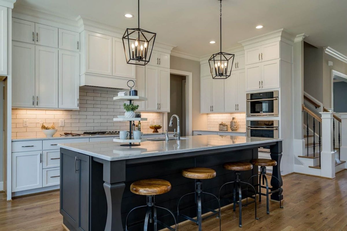 Gorgeous house Floor Plan with Craftsman Design