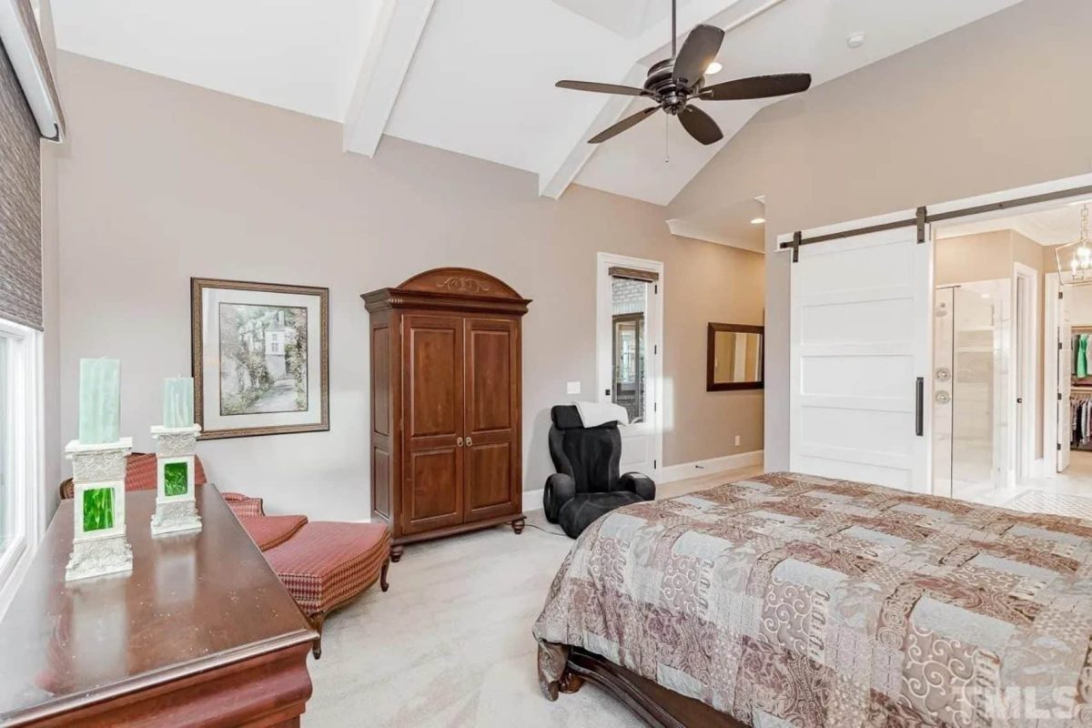 Luxury 5-Bedroom Transitional house Plan with Detailed Blueprint