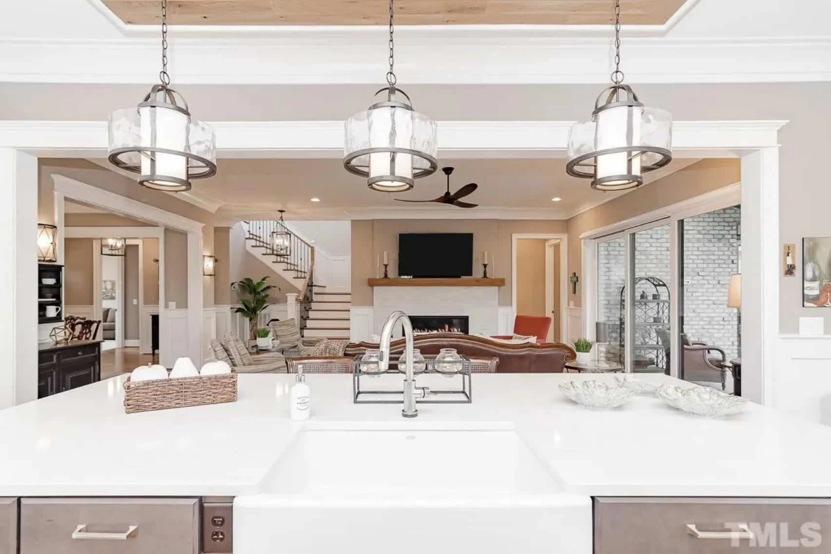 Luxury 5-Bedroom Transitional house Plan with Detailed Blueprint