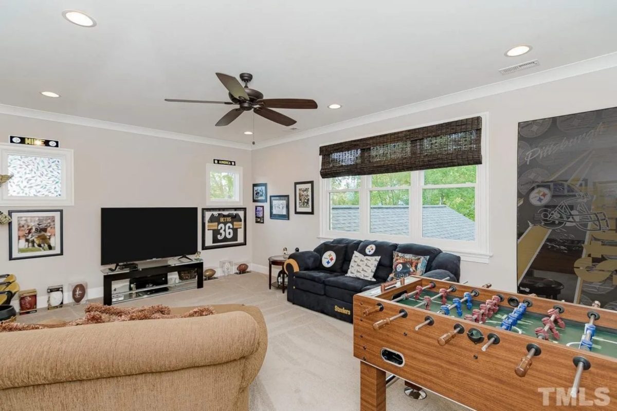 Luxury 5-Bedroom Transitional house Plan with Detailed Blueprint