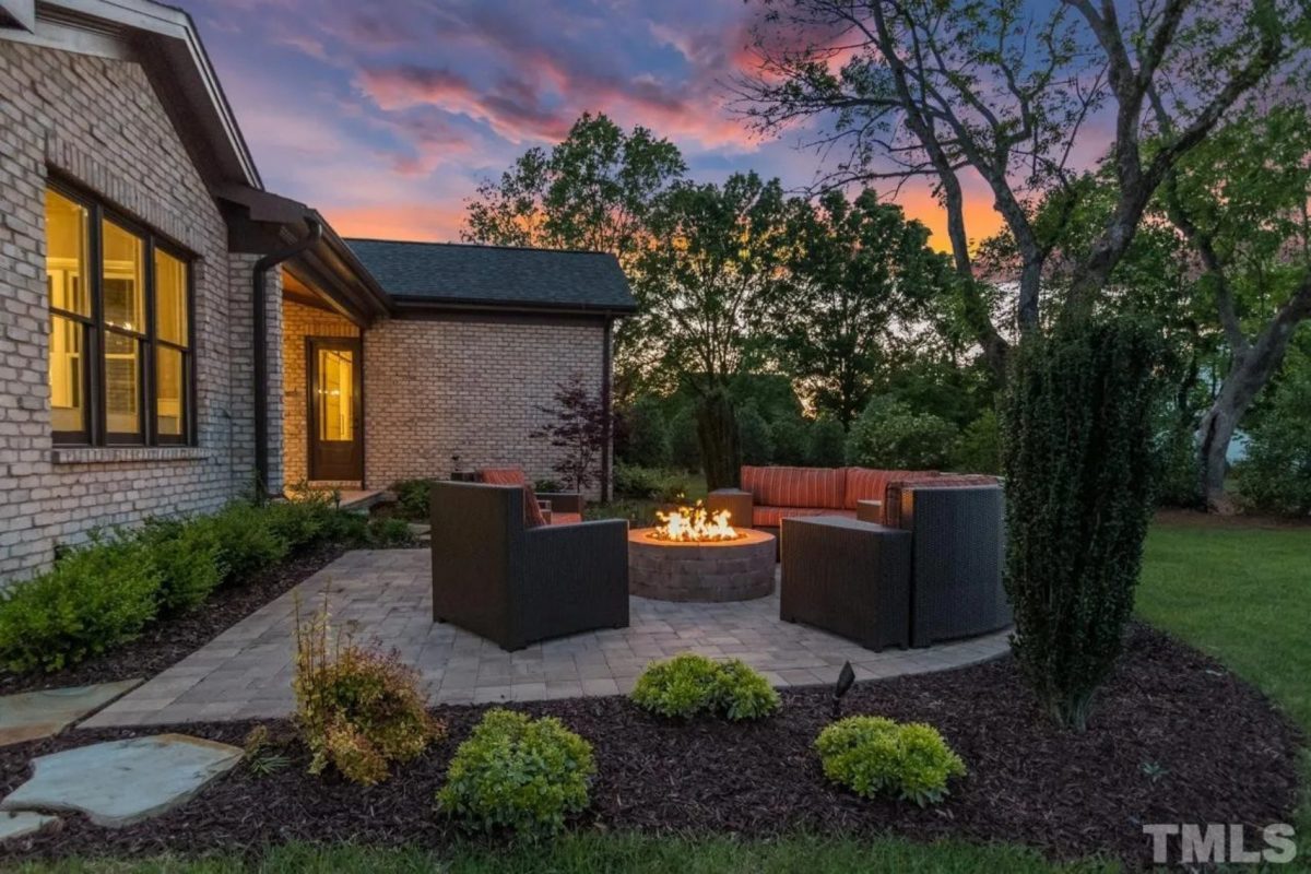 Luxury 5-Bedroom Transitional house Plan with Detailed Blueprint