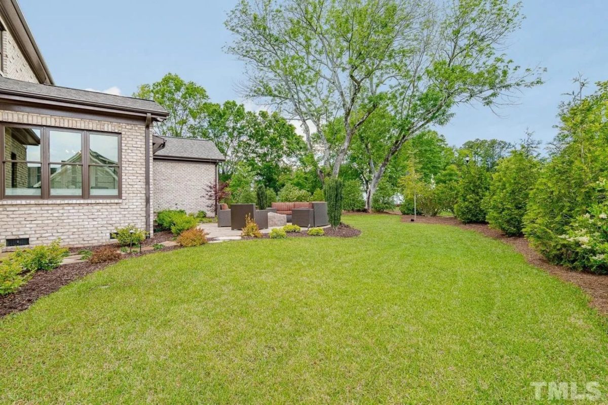 Luxury 5-Bedroom Transitional house Plan with Detailed Blueprint