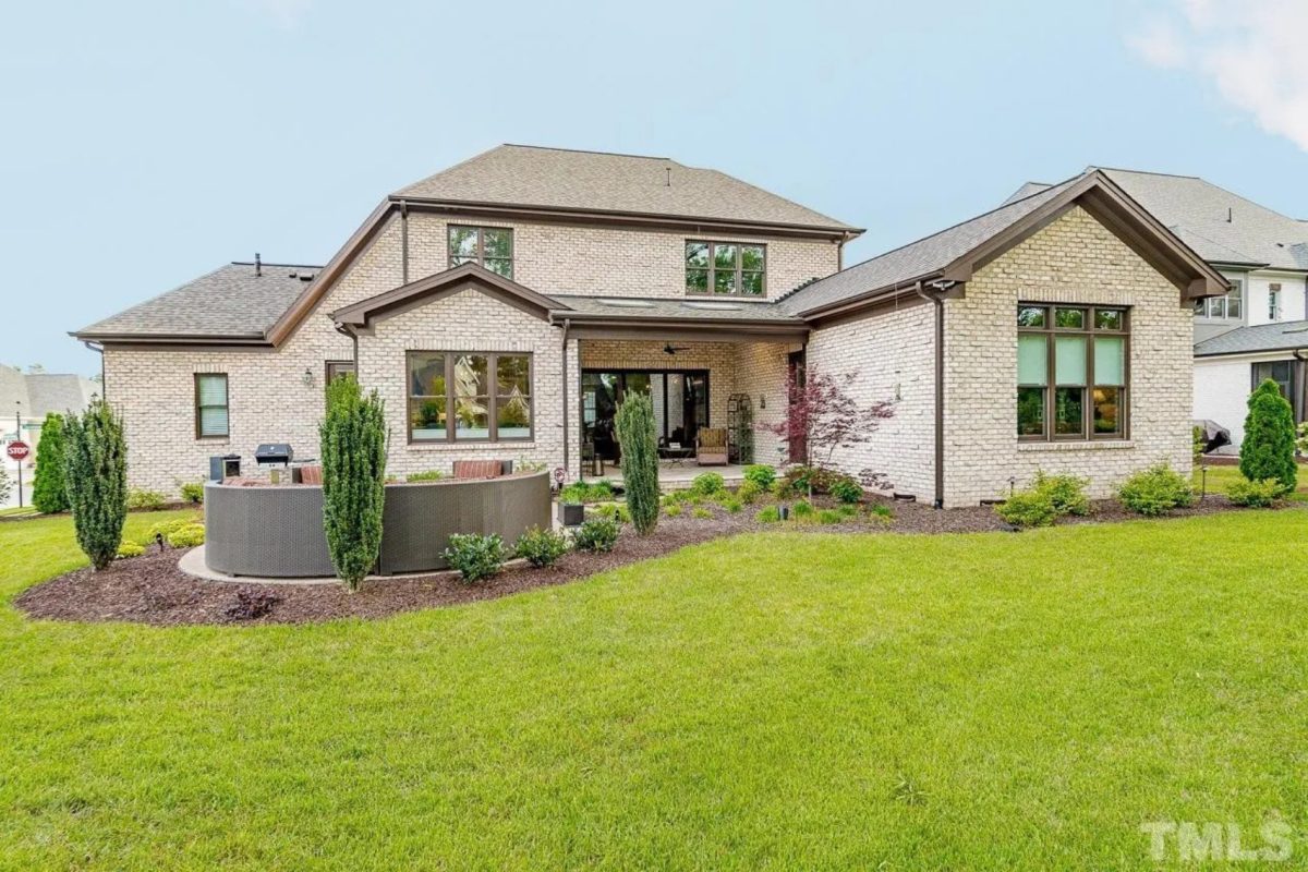 Luxury 5-Bedroom Transitional house Plan with Detailed Blueprint