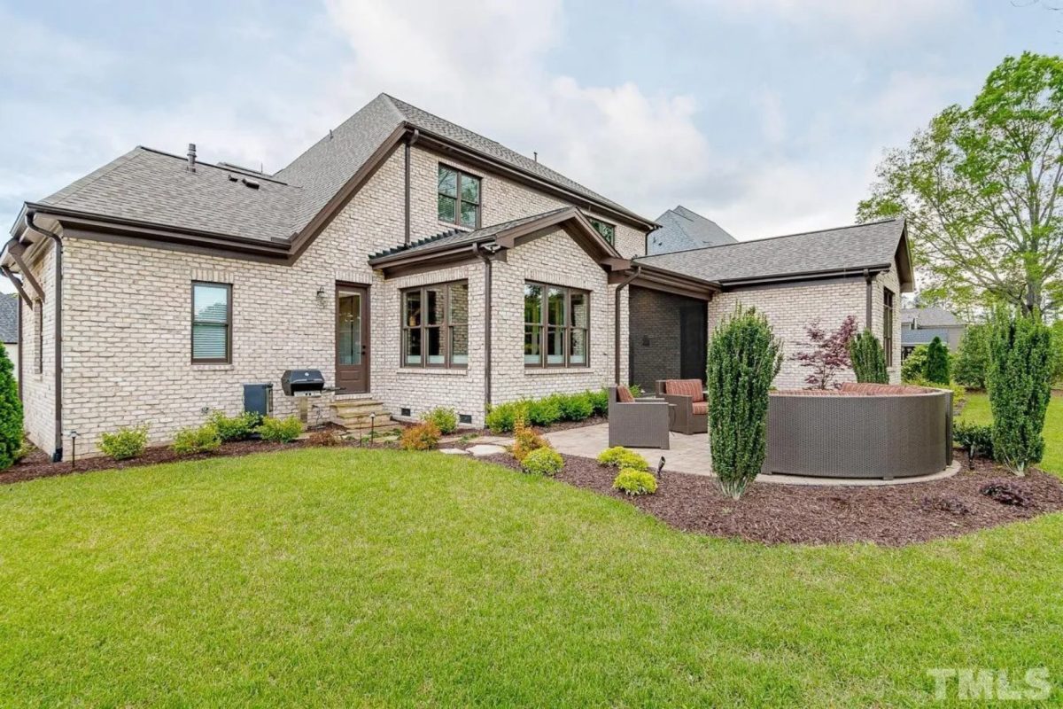 Luxury 5-Bedroom Transitional house Plan with Detailed Blueprint