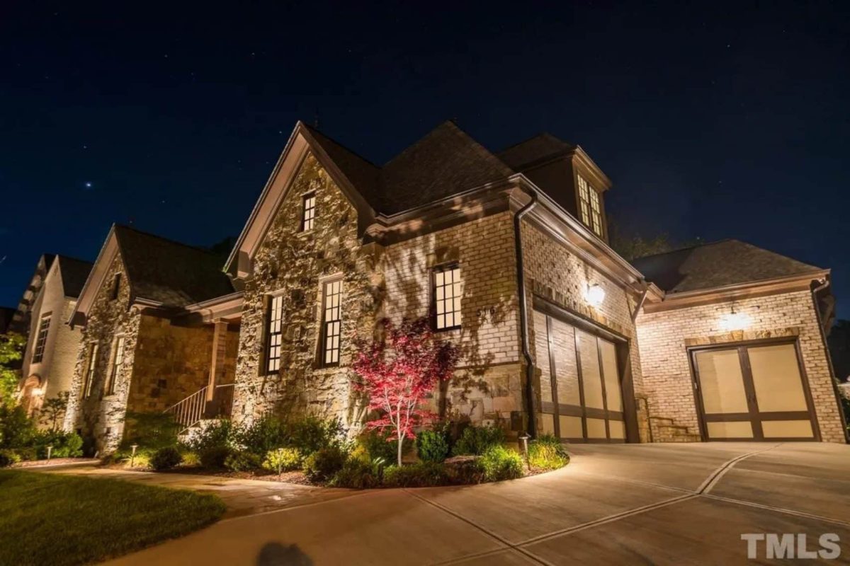 Luxury 5-Bedroom Transitional house Plan with Detailed Blueprint