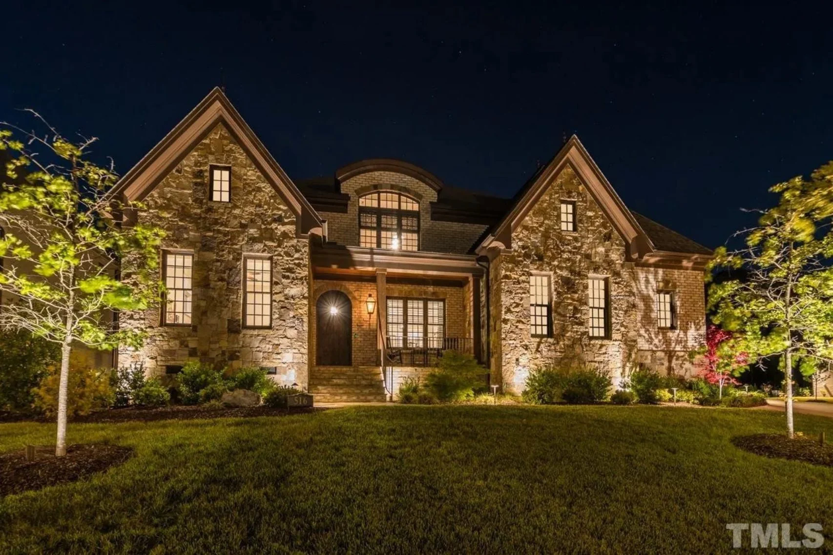 Luxury 5-Bedroom Transitional house Plan with Detailed Blueprint