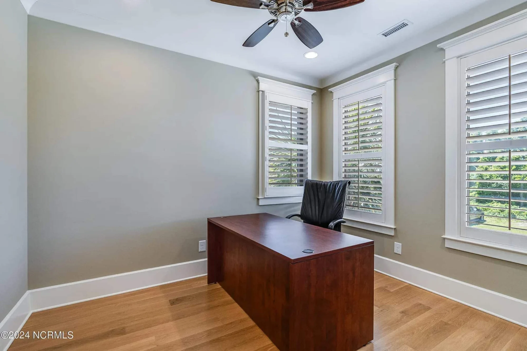 Stunning Coastal house Plan with Modern Features and Blueprint Designs