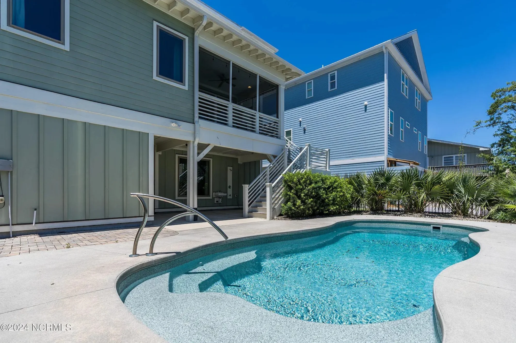 Stunning Coastal house Plan with Modern Features and Blueprint Designs