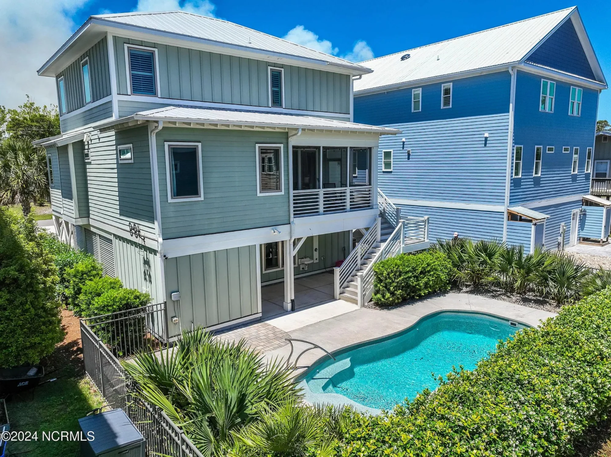 Stunning Coastal house Plan with Modern Features and Blueprint Designs