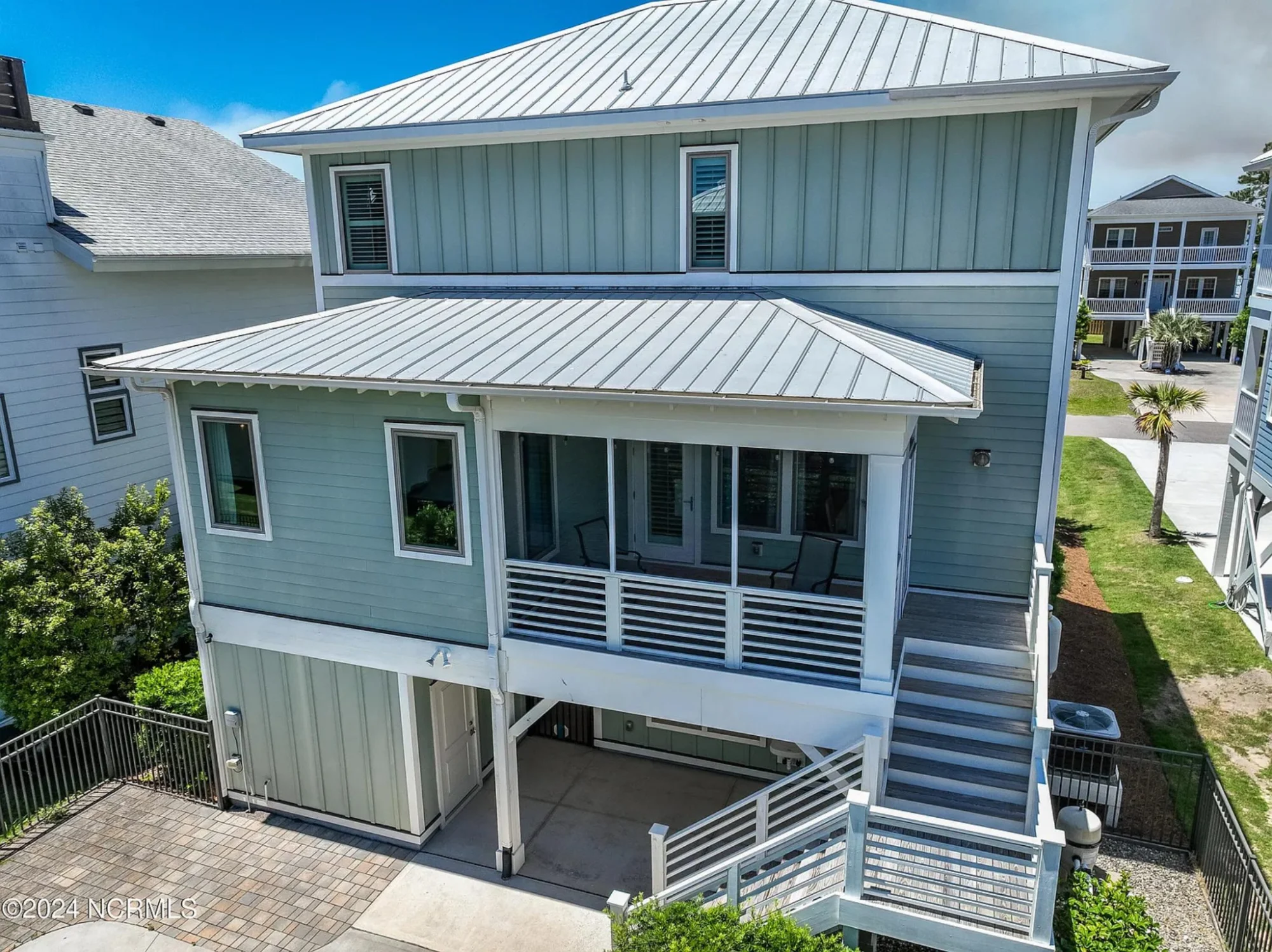 Stunning Coastal house Plan with Modern Features and Blueprint Designs