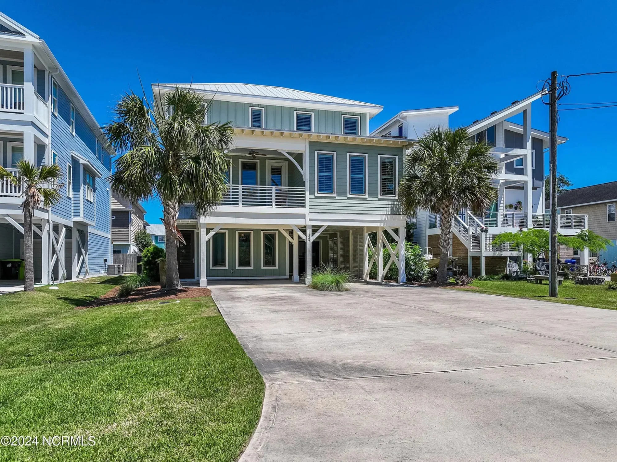 Stunning Coastal house Plan with Modern Features and Blueprint Designs