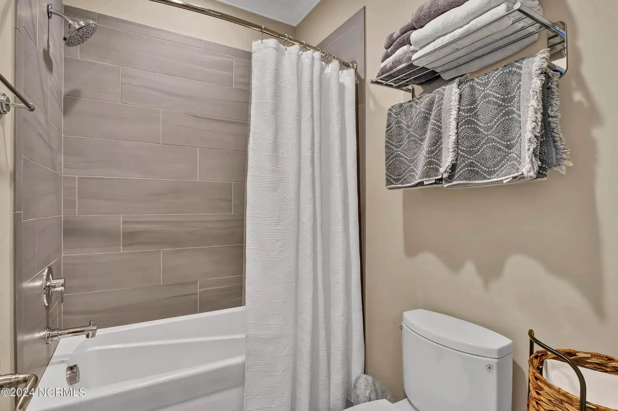 Elegant 5-Bedroom house Floor Plan with 2 Stories and Garage