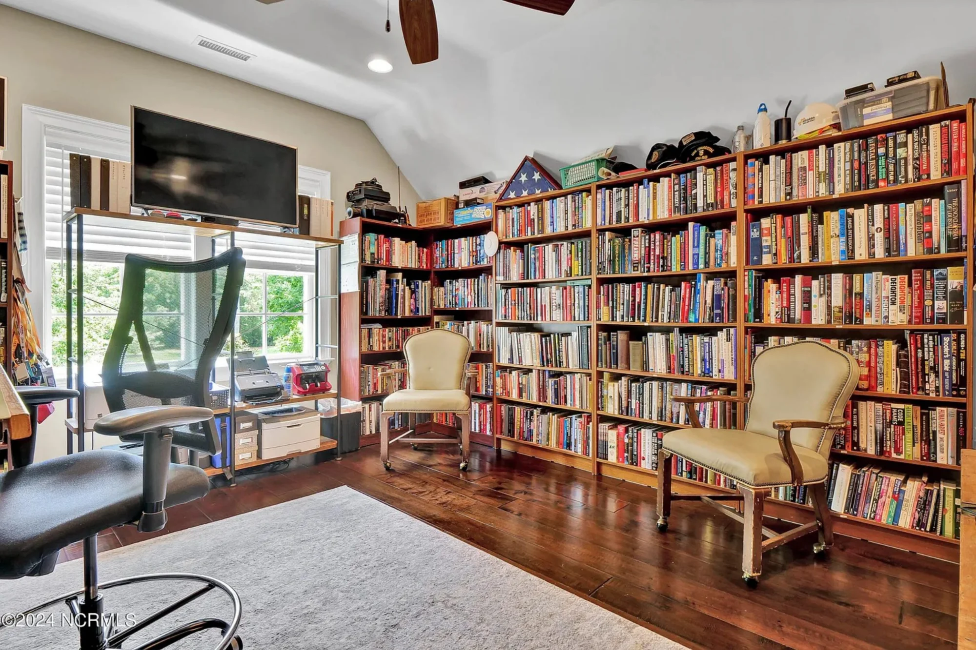 Elegant 5-Bedroom house Floor Plan with 2 Stories and Garage