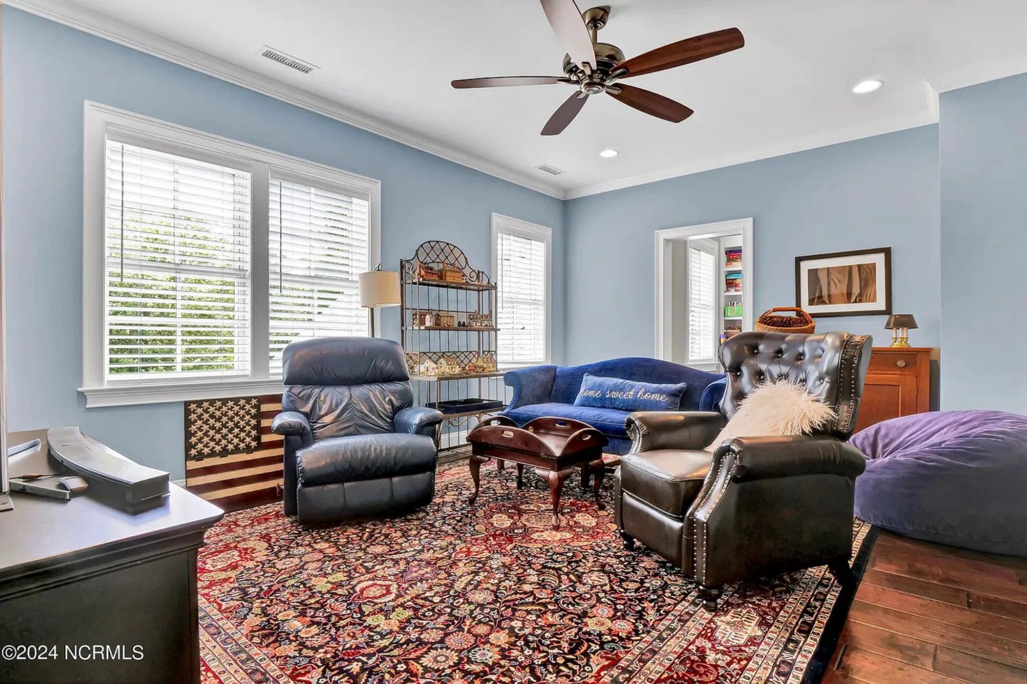 Elegant 5-Bedroom house Floor Plan with 2 Stories and Garage